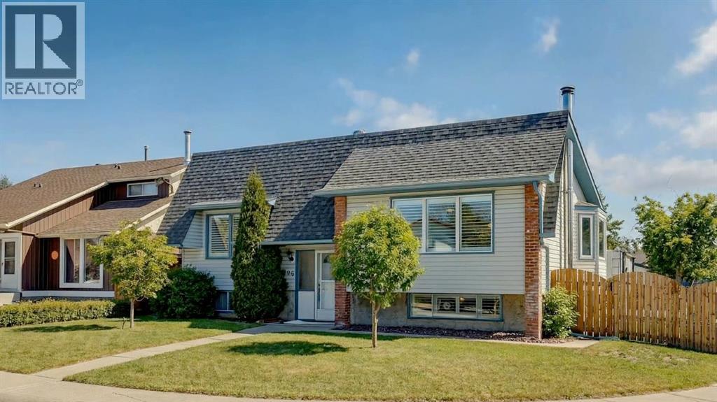 House for Sale in 406 Queensland Place SE|Calgary, Alberta T2J5C9 2