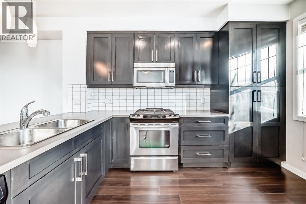 Row / Townhouse for Sale in 35 Nolan Hill Boulevard|Calgary, Alberta T3R0S5 4