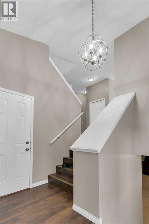 House for Sale in 24 Evansbrooke Point NW|Calgary, Alberta T3P1G9 2