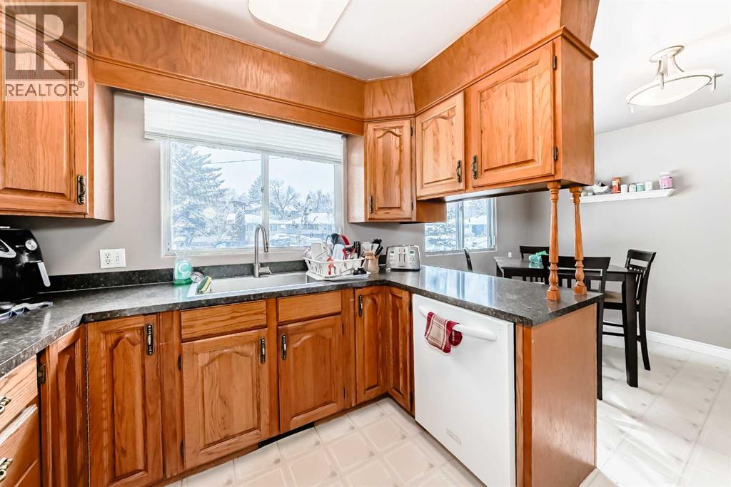 House for Sale in 1228 Rosehill Drive NW|Calgary, Alberta T2K1M1 5