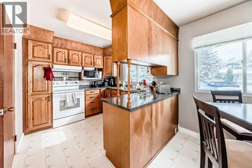 House for Sale in 1228 Rosehill Drive NW|Calgary, Alberta T2K1M1 3