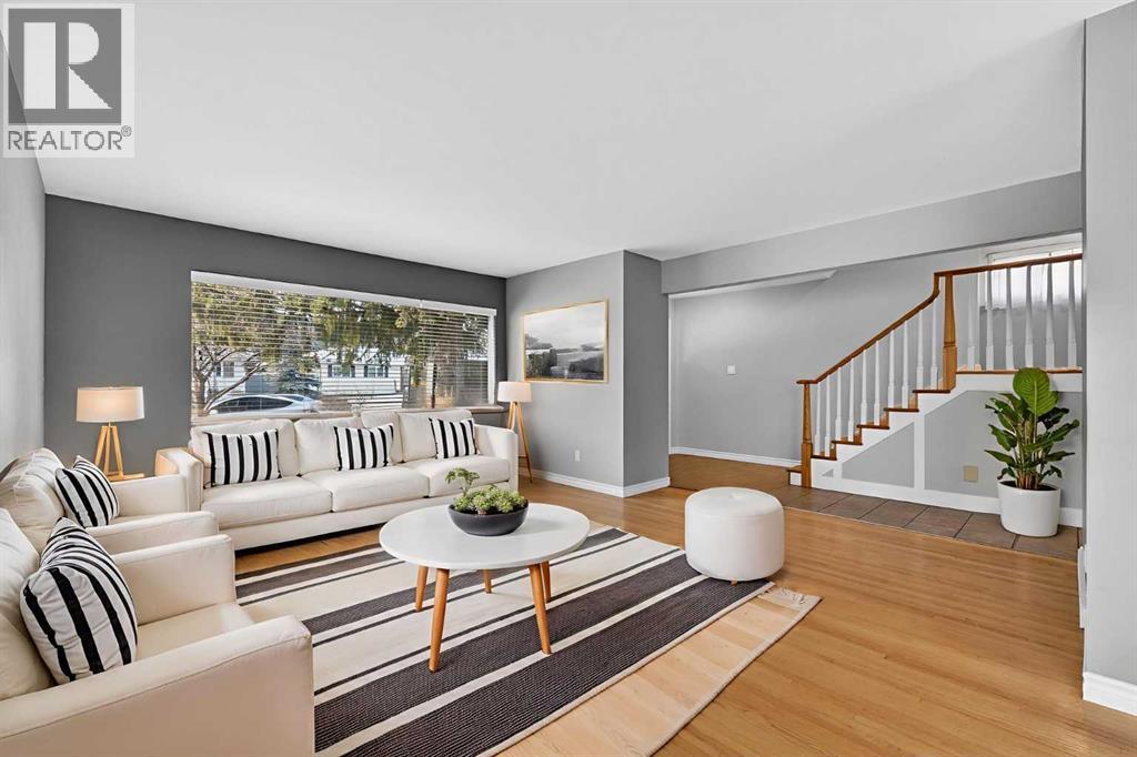 House for Sale in 8416 7 Street SW|Calgary, Alberta T2V1G7 4