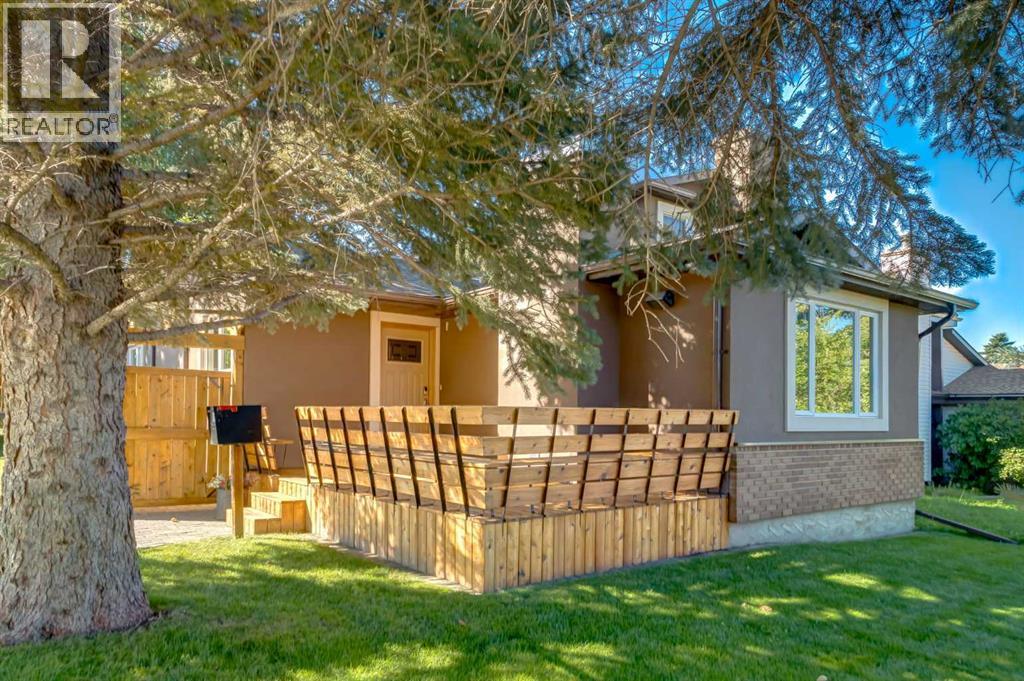 Duplex for Sale in 5001 30 Avenue SW|Calgary, Alberta T3E6P9