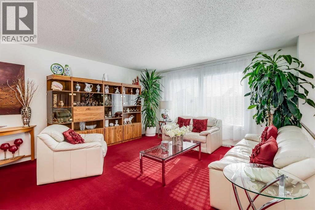 House for Sale in 107 Bedwood Bay NE|Calgary, Alberta T3K1M1 3