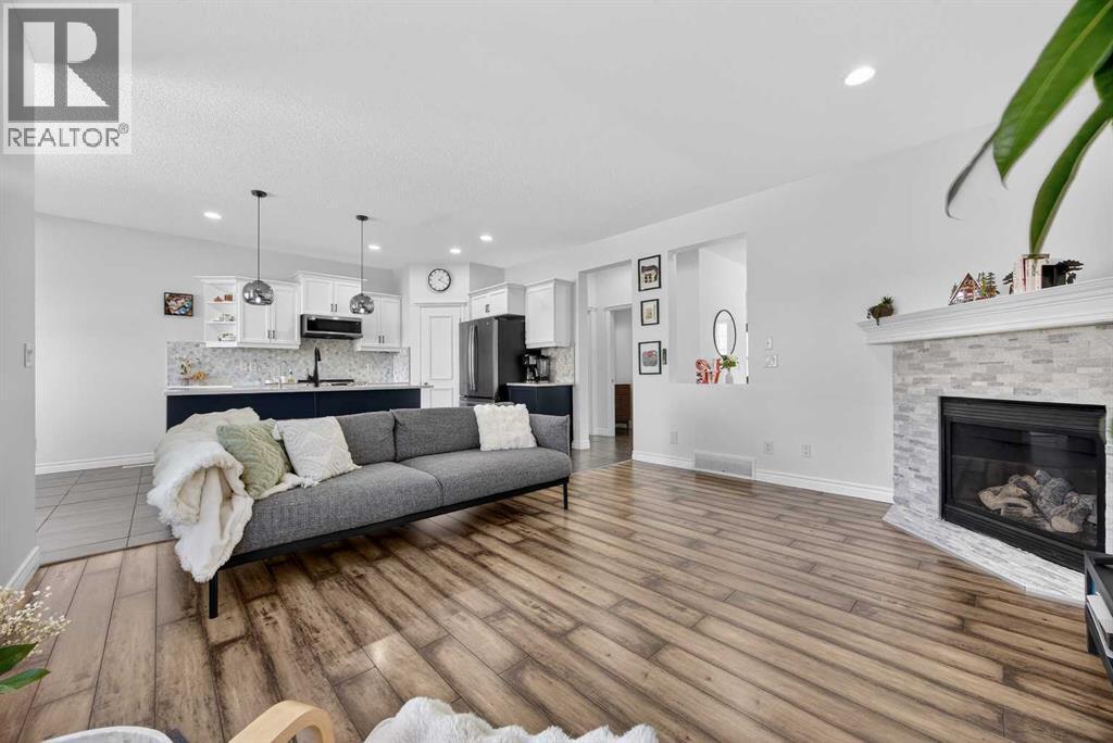 House for Sale in 340 Prestwick Terrace SE|Calgary, Alberta T2Z0H4 3