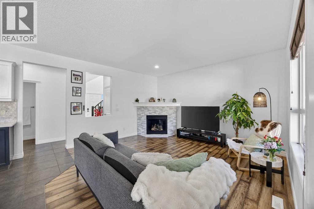 House for Sale in 340 Prestwick Terrace SE|Calgary, Alberta T2Z0H4 4