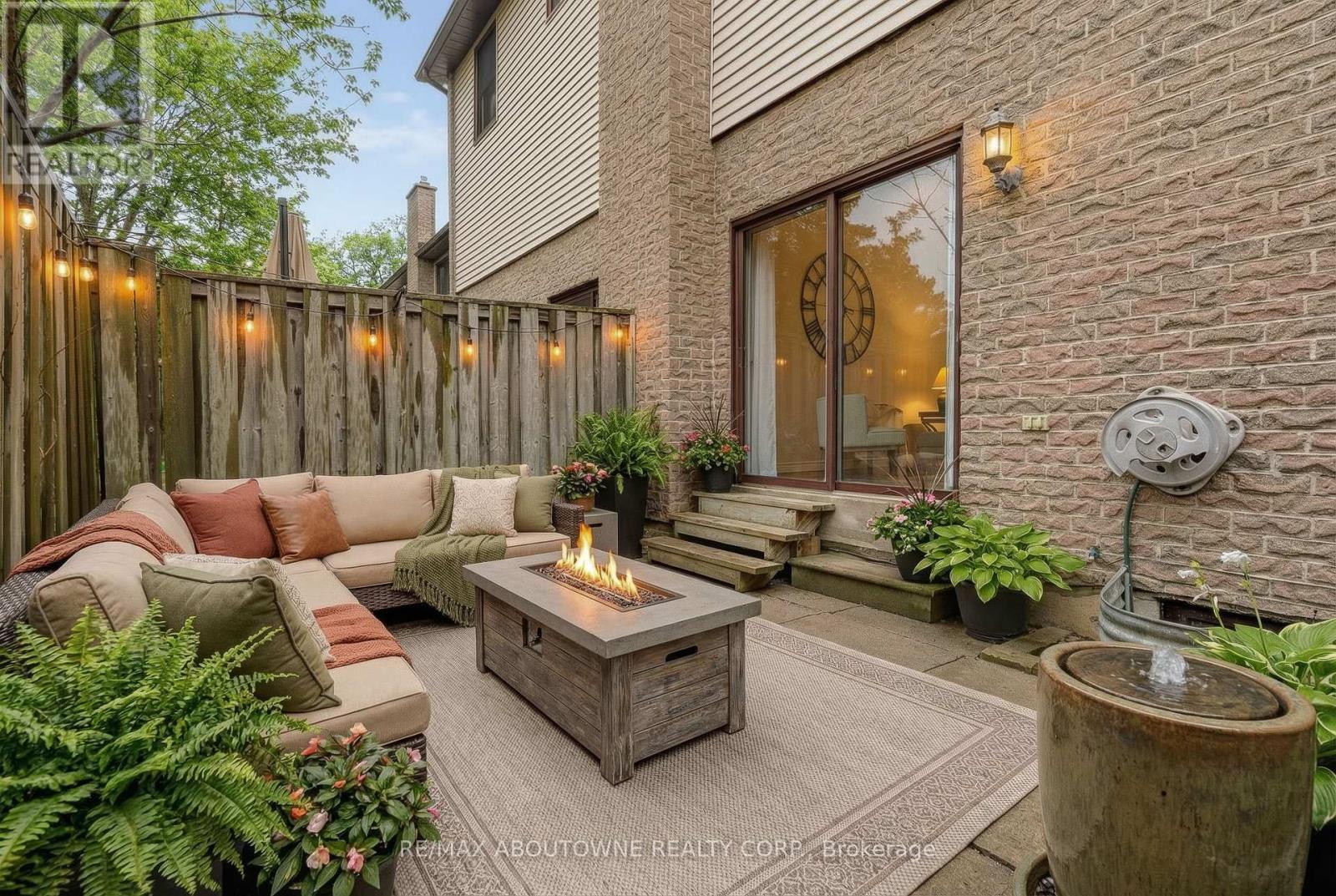 Row / Townhouse for Sale in 54 - 6040 MONTEVIDEO ROAD|Mississauga (Meadowvale), Ontario L5N2T4 3