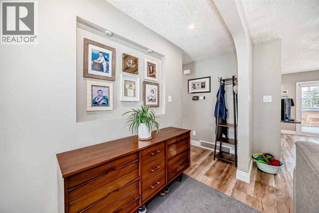 House for Sale in 2415 9 Avenue NW|Calgary, Alberta T2N1E8 3