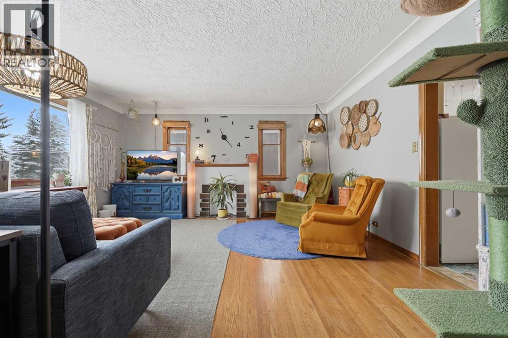 House for Sale in 1019 8 Avenue NE|Calgary, Alberta T2E0S4 5