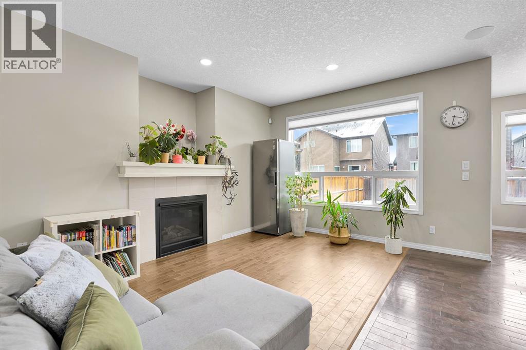 House for Sale in 177 Cougar Ridge Close SW|Calgary, Alberta T3H0V4 5