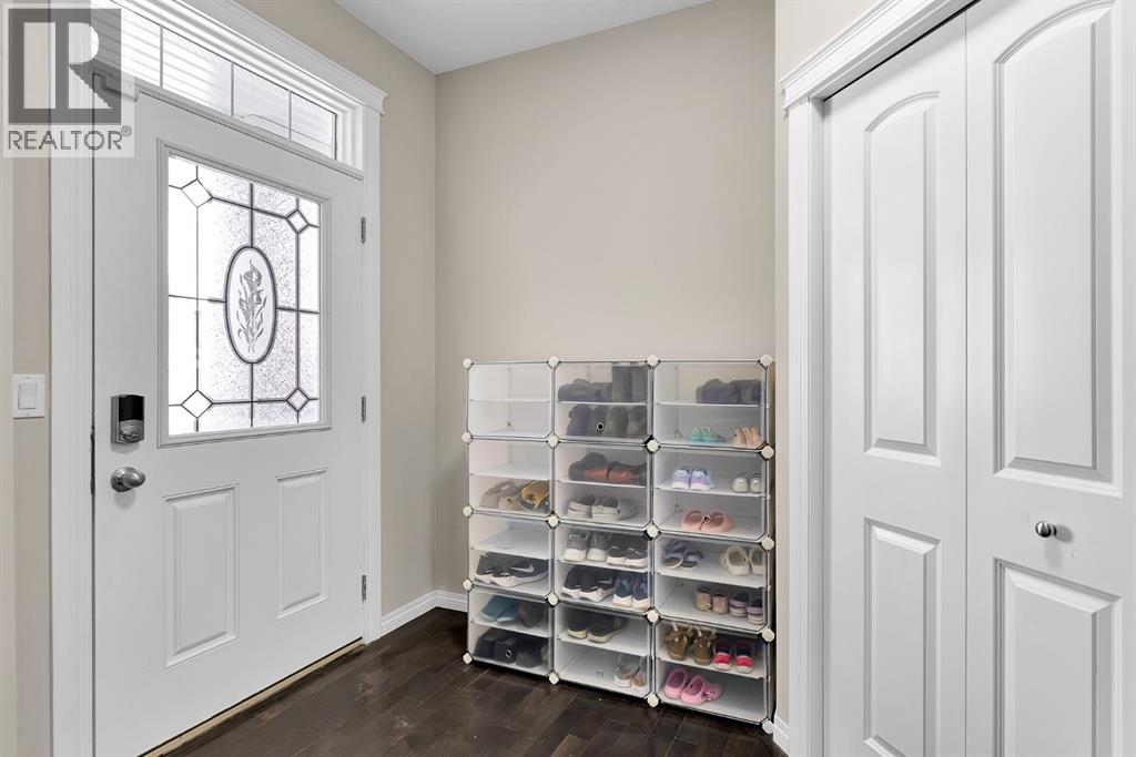 House for Sale in 177 Cougar Ridge Close SW|Calgary, Alberta T3H0V4 3