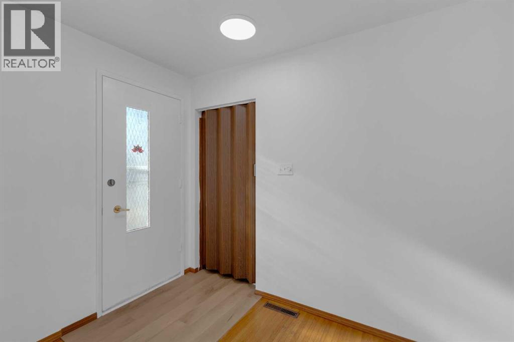 House for Sale in 1980 Cottonwood Crescent SE|Calgary, Alberta T2B1P7 4