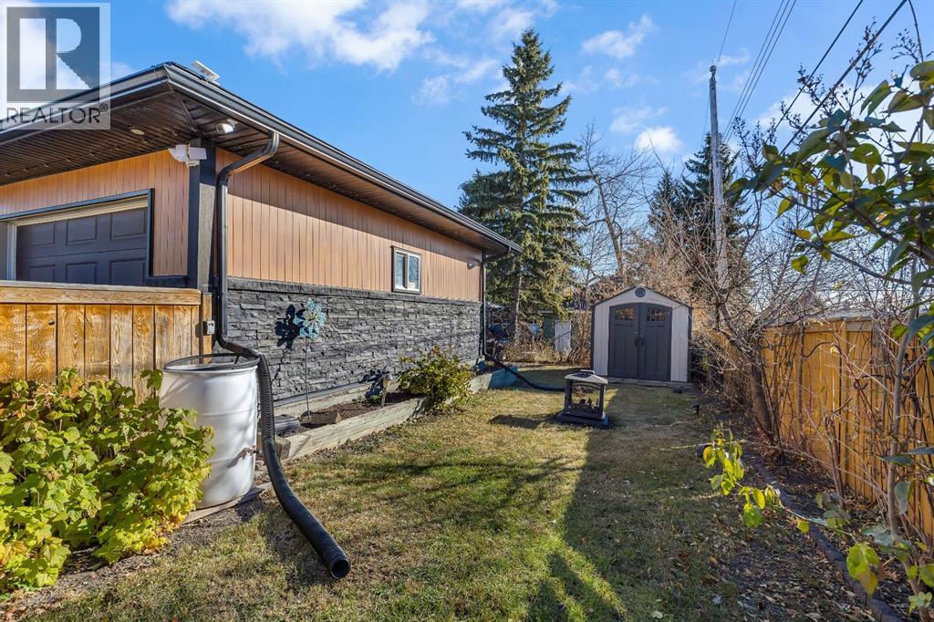 House for Sale in 3 Cardiff Drive NW|Calgary, Alberta T2K1R4 5