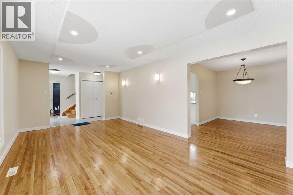 House for Sale in 10603 Maplecreek Drive SE|Calgary, Alberta T2J1V2 4