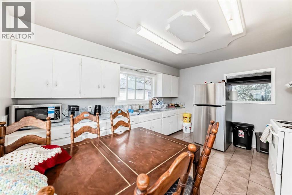 House for Sale in 2517 36 Street SE|Calgary, Alberta T2B0Y2 3