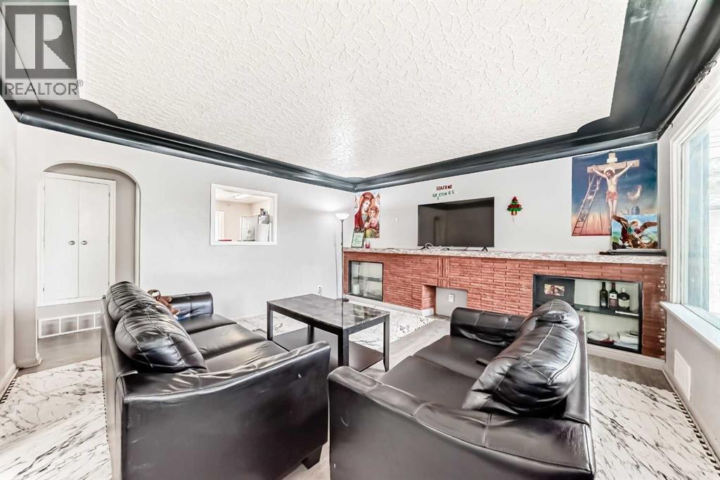 House for Sale in 2517 36 Street SE|Calgary, Alberta T2B0Y2 4