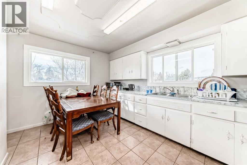 House for Sale in 2517 36 Street SE|Calgary, Alberta T2B0Y2 2