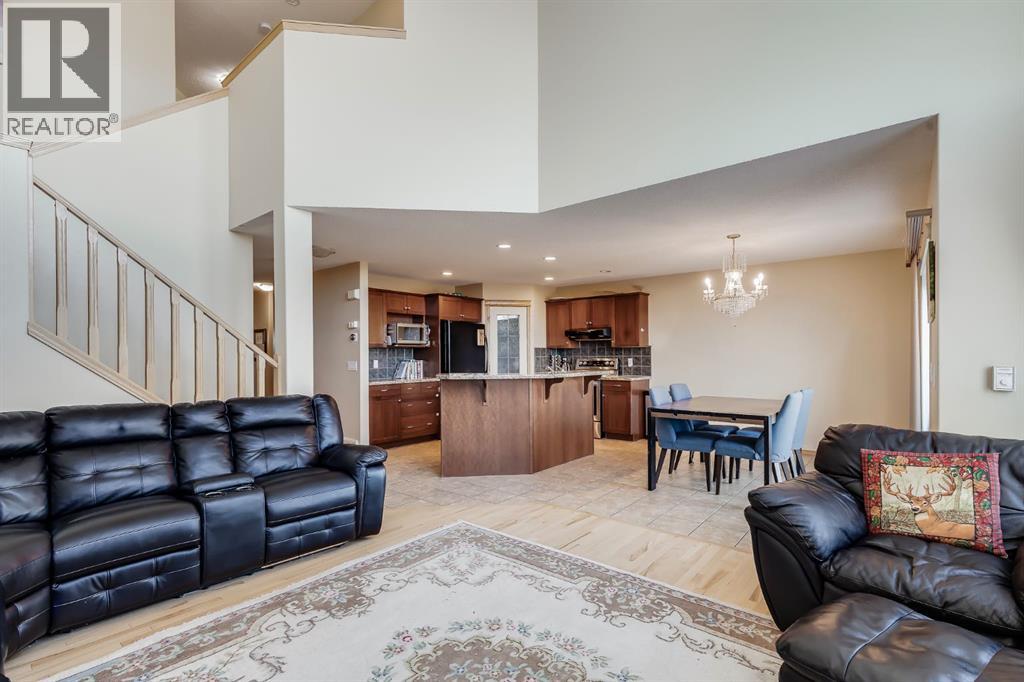 House for Sale in 96 COUGARTOWN Close SW|Calgary, Alberta T3H0B3 4