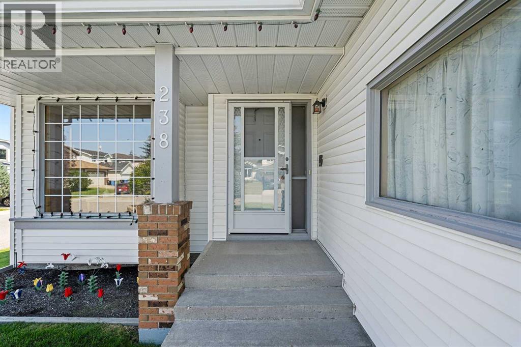 House for Sale in 238 Hawktree Bay NW|Calgary, Alberta T3G2Z3 4