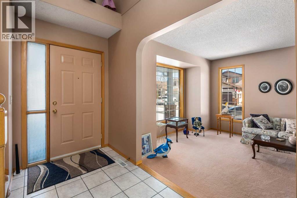 House for Sale in 238 Hawktree Bay NW|Calgary, Alberta T3G2Z3 5