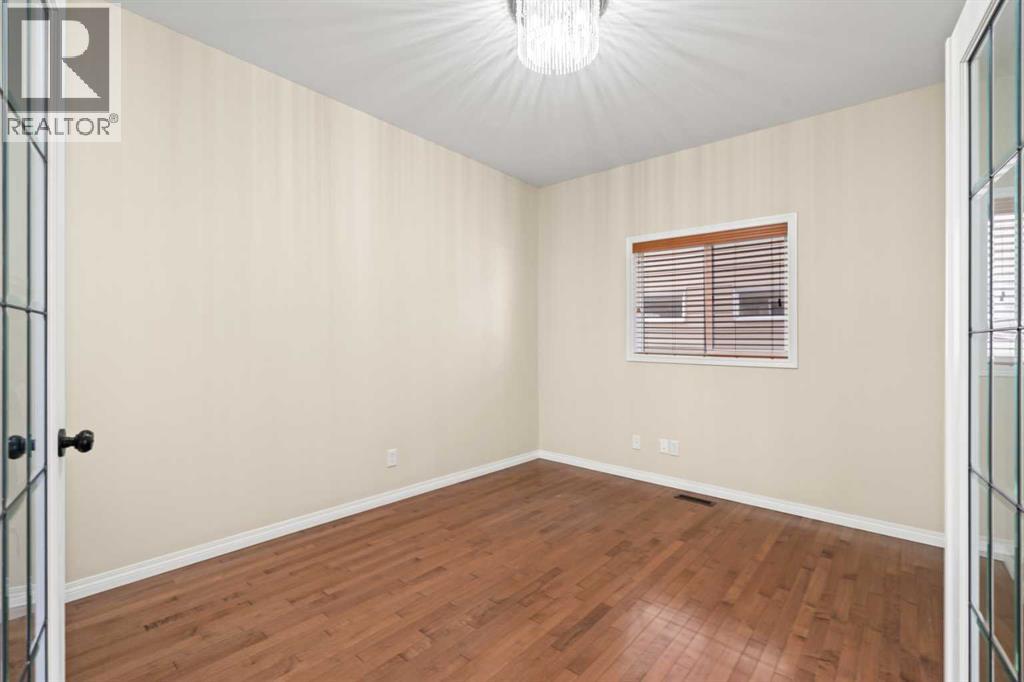 House for Sale in 29 Royal Birkdale Drive NW|Calgary, Alberta T3G5C7 4