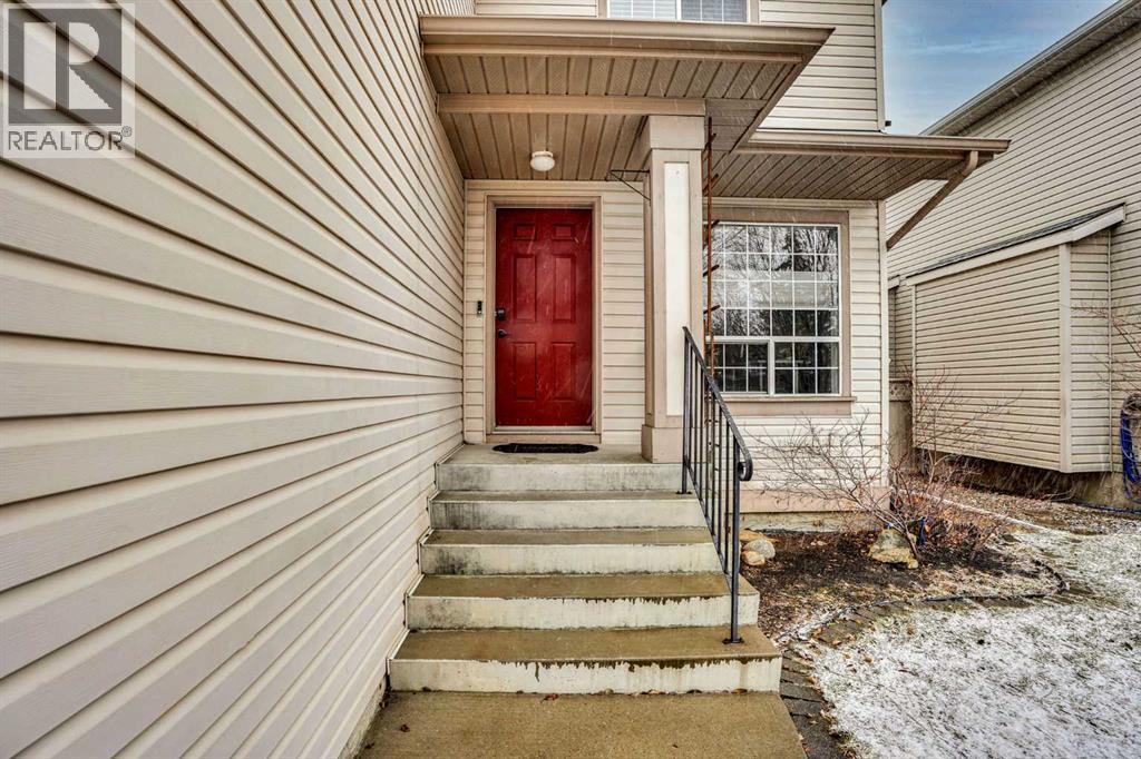 House for Sale in 39 Douglasview Road SE|Calgary, Alberta T2Z2S8 4