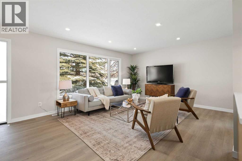 House for Sale in 236 Silverview Way NW|Calgary, Alberta T3B3K3 5