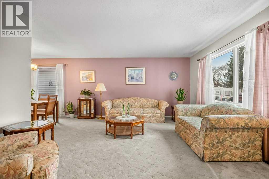 House for Sale in 6736 Malvern Road NE|Calgary, Alberta T2A5C4 4