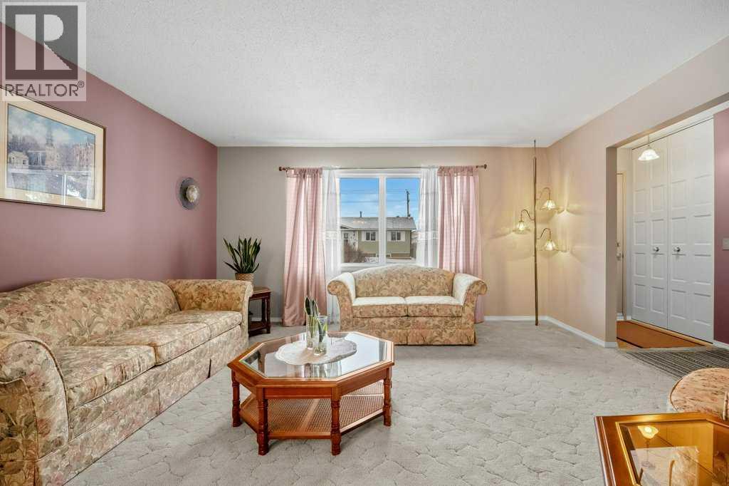 House for Sale in 6736 Malvern Road NE|Calgary, Alberta T2A5C4 3