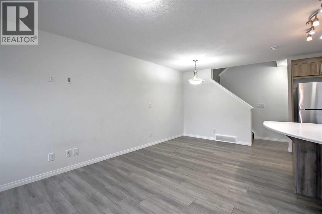 Row / Townhouse for Sale in 39 Yorkville Boulevard SW|Calgary, Alberta T2X4K2 5