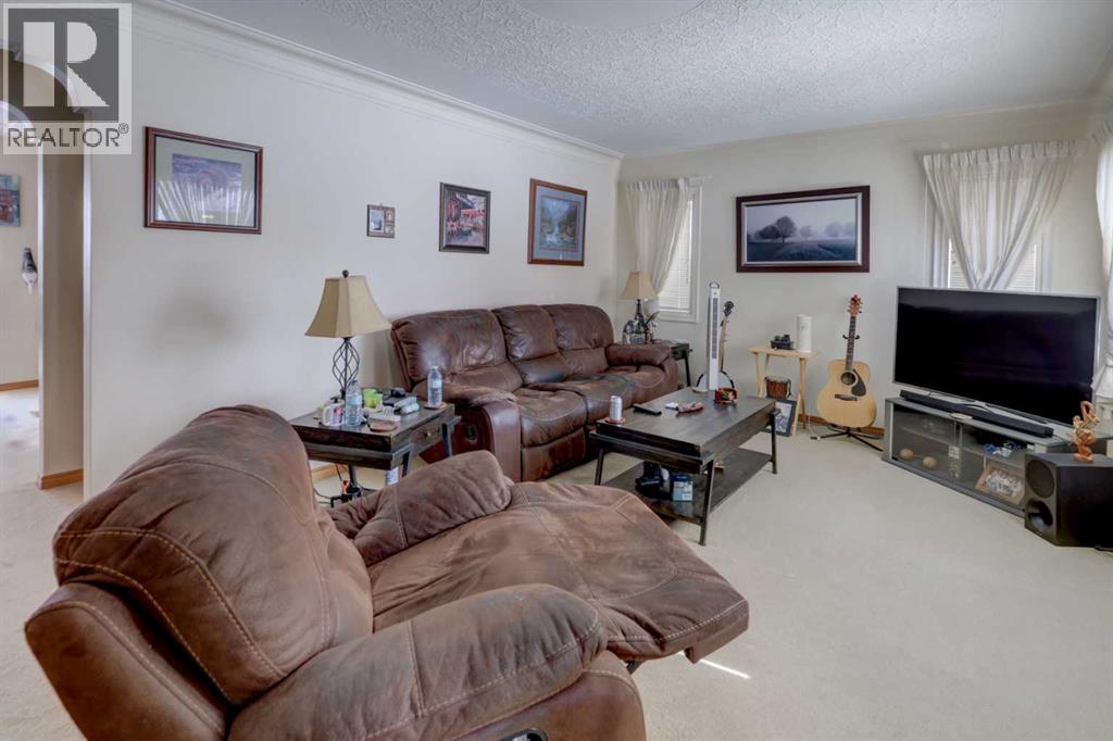 House for Sale in 640 17 Avenue NE|Calgary, Alberta T2E1M3 3