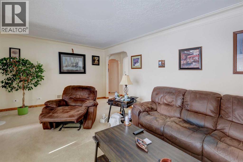 House for Sale in 640 17 Avenue NE|Calgary, Alberta T2E1M3 5