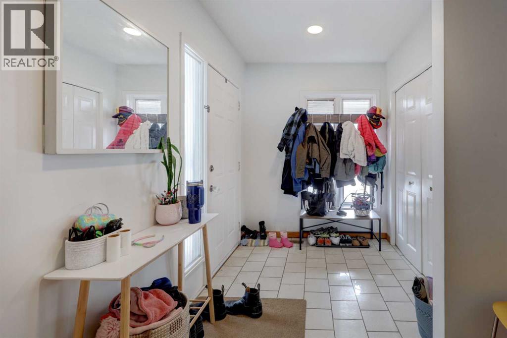 House for Sale in 636 17 Avenue NE|Calgary, Alberta T2E1M3 3