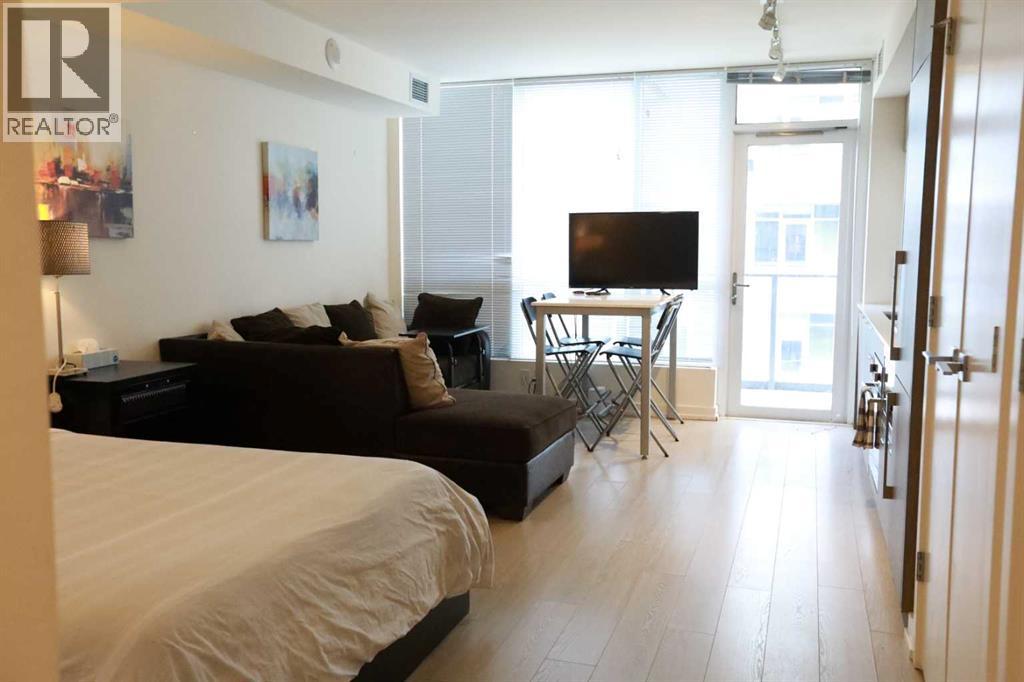 Apartment for Sale in 304, 51 Waterfront Mews SW|Calgary, Alberta T2P0X3 4