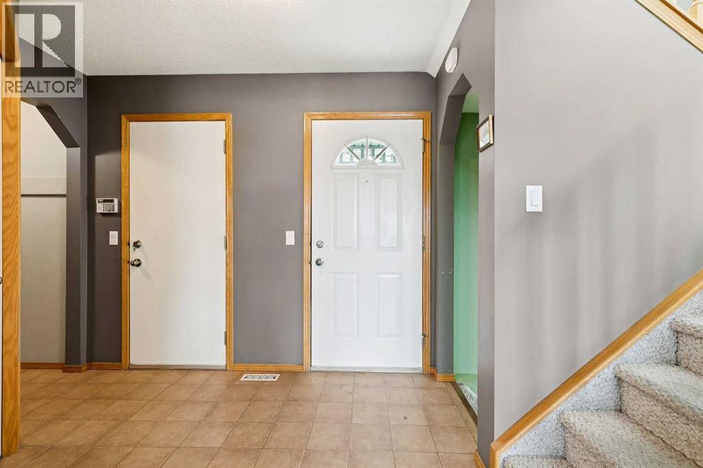 House for Sale in 59 Tuscarora Crescent NW|Calgary, Alberta T3L2G3 4