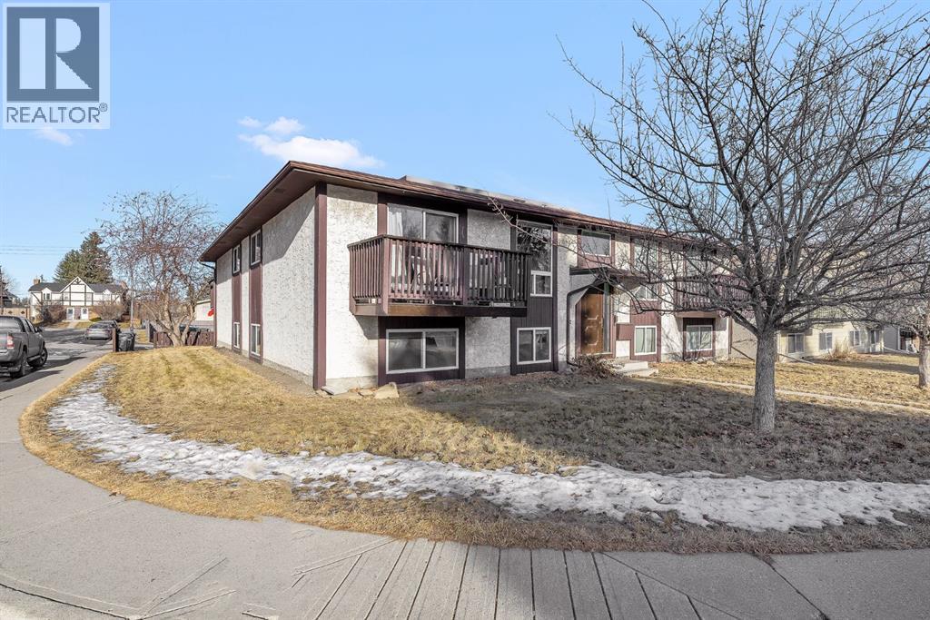 Apartment for Sale in 4, 104 Sabrina Way SW|Calgary, Alberta T2W2N6 3