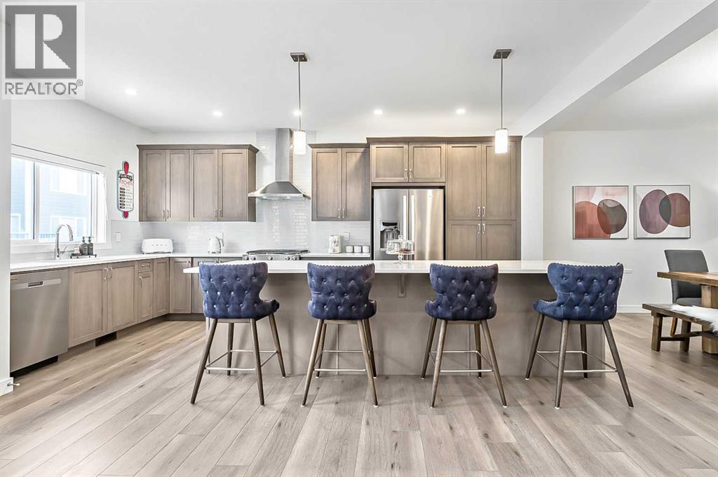 House for Sale in 882 Bluerock Way SW|Calgary, Alberta T2Y0S5