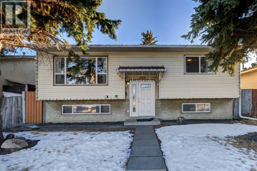 House for Sale in 1059 Pinecliff Drive NE|Calgary, Alberta T1W3W8