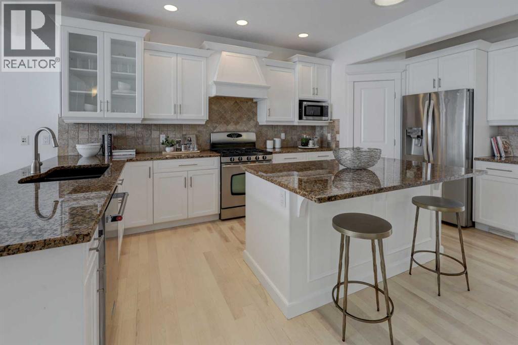 Duplex for Sale in 2218 1 Avenue NW|Calgary, Alberta T2N0B7 3