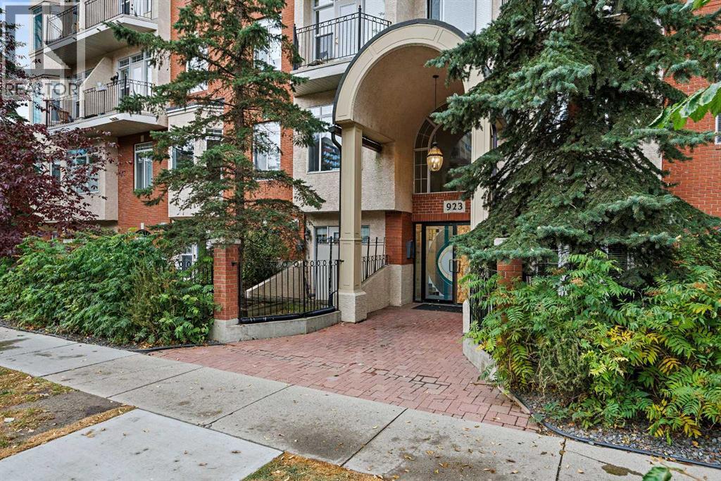 Apartment for Sale in 304, 923 15 Avenue SW|Calgary, Alberta T2R0S2 2