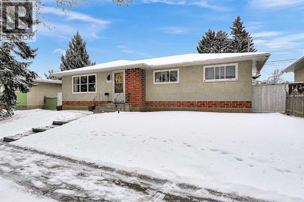 House for Sale in 1483 Northmount Drive NW|Calgary, Alberta T2L0G7 2