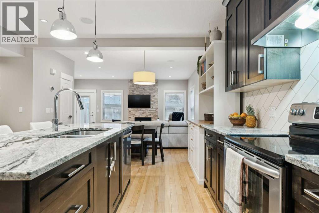 Duplex for Sale in 4509 19 Avenue NW|Calgary, Alberta T3B0S1 5