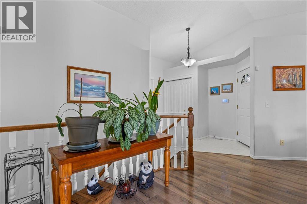 House for Sale in 8580 23 Avenue SE|Calgary, Alberta T1X0L5 2