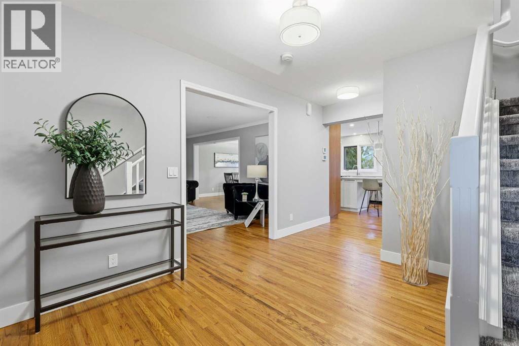 House for Sale in 723 Willamette Drive SE|Calgary, Alberta T2J2A3 5