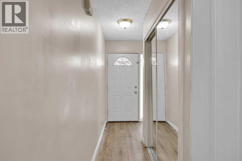 Row / Townhouse for Sale in 3, 2519 38 Street NE|Calgary, Alberta T1Y4W8 4