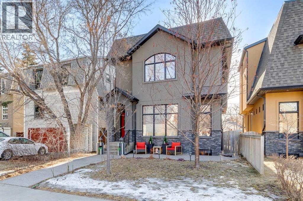 House for Sale in 2407 Westmount Road NW|Calgary, Alberta T2N3N9 2