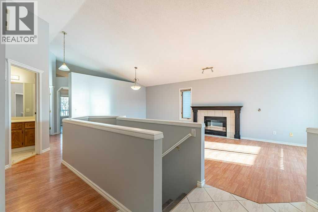 House for Sale in 3606 Douglas Woods Heights SE|Calgary, Alberta T2Z2G4 3