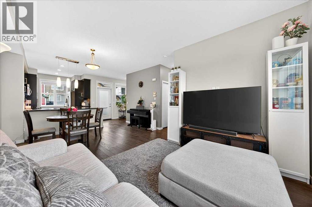 Row / Townhouse for Sale in 11 Nolan Hill Boulevard NW|Calgary, Alberta T3R0S5 2