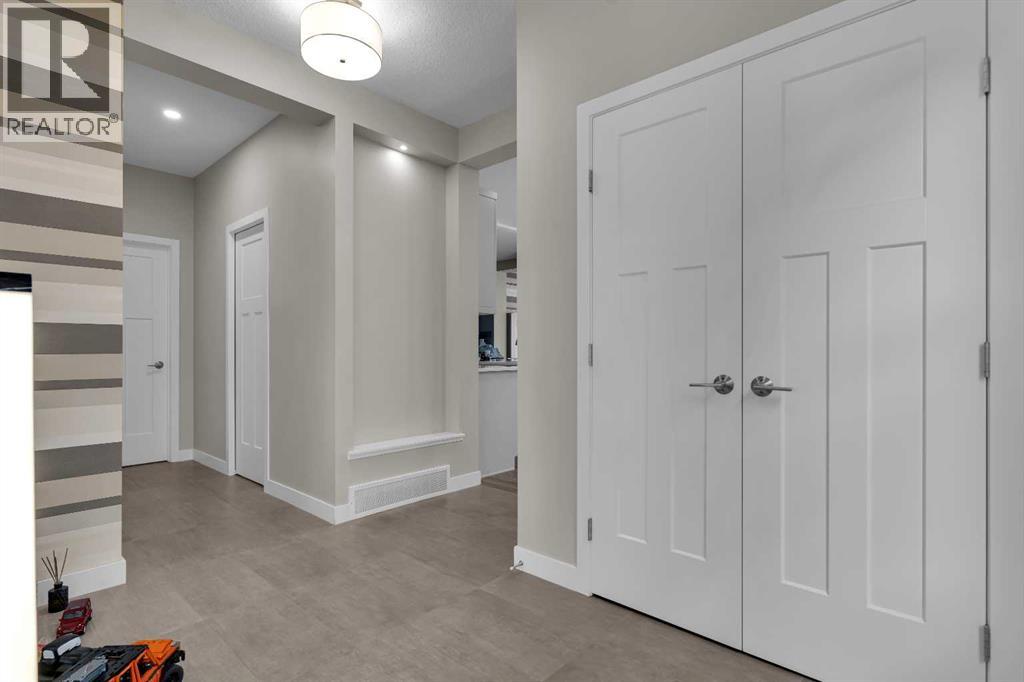 House for Sale in 29 Magnolia Terrace SE|Calgary, Alberta T3M2X3 5