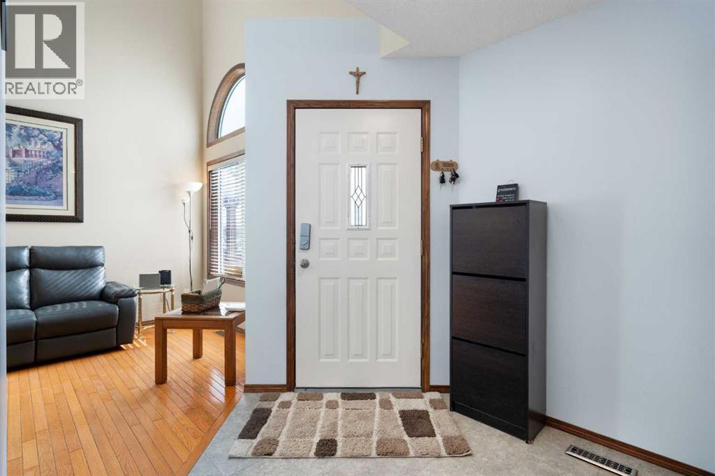 House for Sale in 80 Chaparral Road SE|Calgary, Alberta T2X3J8 2